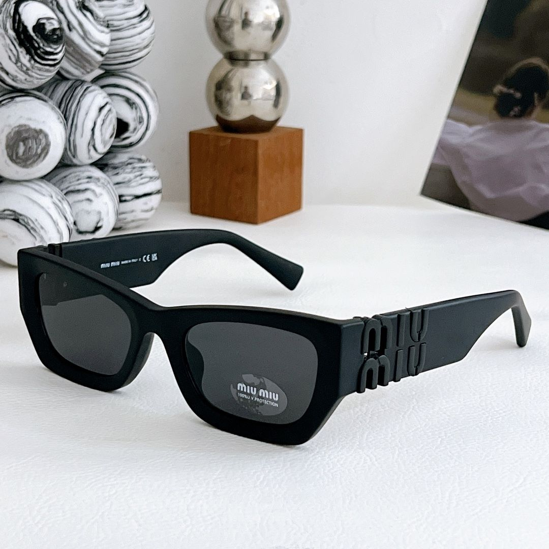

Wholesale Miu sunglasses eyeglass square anti glare versatile casual temperament photography