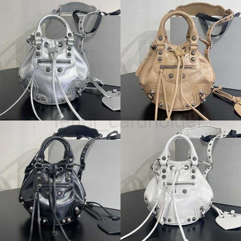 

2023 new Designer B bag Classic le cagole tote Motorcycle Women Bucket circle Drawstring Underarm Hobo Clutch hand Shoulder Cross body backpack, Black