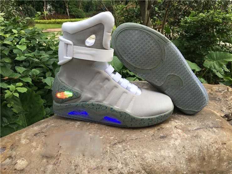 

2020 Designer Air mag Back to the Future Fashion brand Sneakers mens women Luxury Running shoes LED lighting outdoor trainers with box, Men us7= eur40=uk6