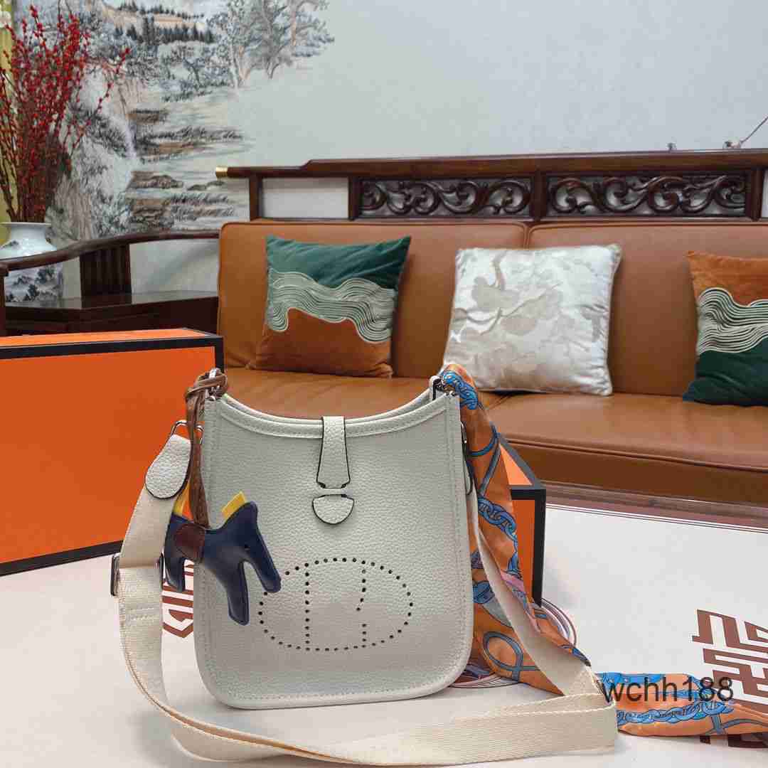 

Lychee Leather Designer h Bag 2023 19cm Herma Bucket Hollow Evelyns Tote Pattern Bags Cowhide Women's Out Single Shoulder Crossbody Small 823x, Bright red