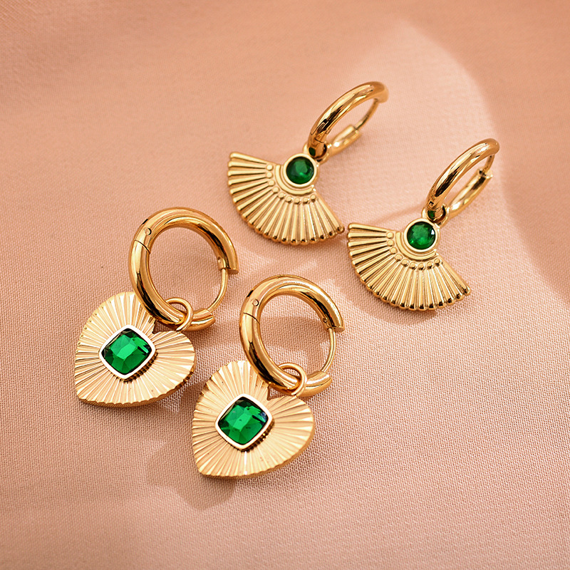 

Popular Clover Charm Earring Gold Stainless Steel Huggie Earrings