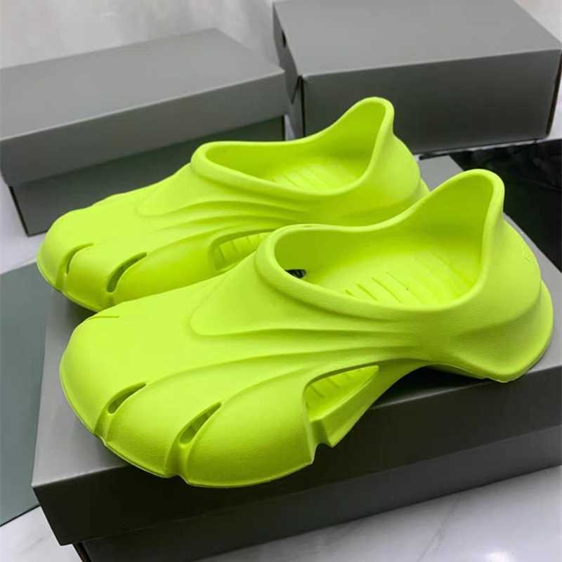 

2023 New casual beach shoes for men and women same thick soled hole Paris Fashion Week hollow sandals, White
