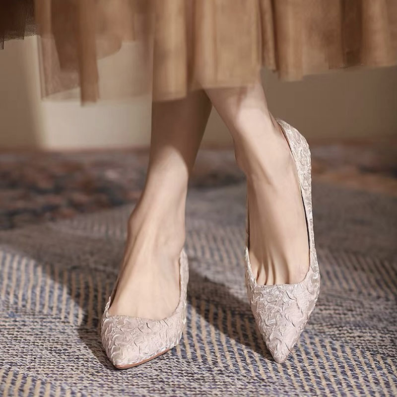 

Dress Shoes Plus Size 3543 Women's Pumps Pleated Velvet Boat Shoes Pointed Toe Low Heels Dress Shoes Thin Heels Office Lady Shoes 9969N 230413, Beige