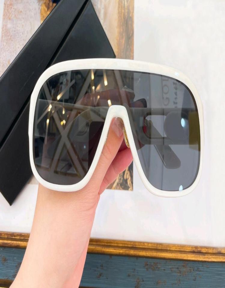 

Oversize Mask Sunglasses for Men White Grey Lens Large Sport Sunglasses for Women Men Sun Shades with Box6860753