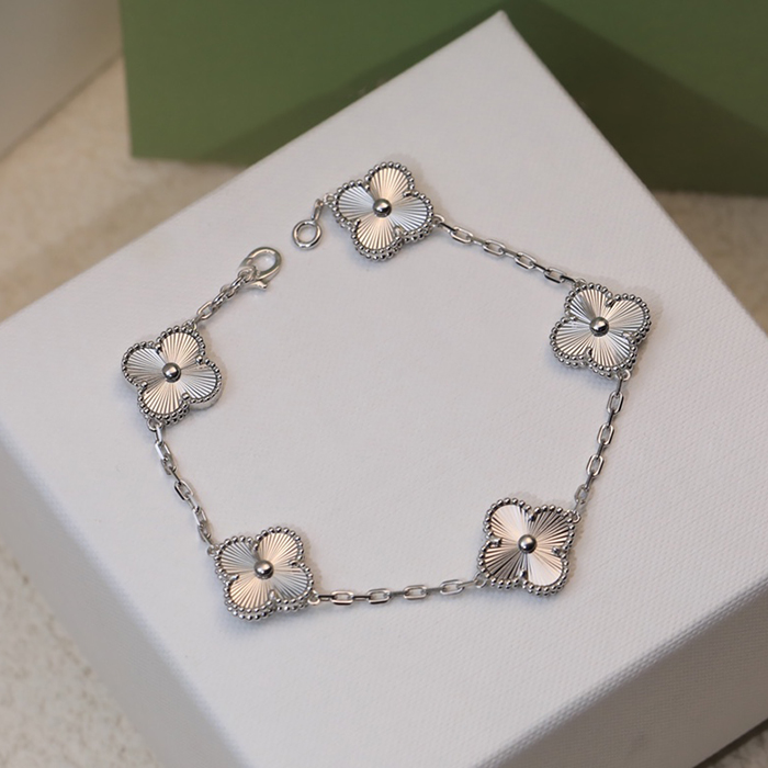 

Four Leaf Bracelet Natural Shell Gemstone Gold Plated 18k Designer Woman T0p Highest Counter European Size Fashion Anniversary Gift 012 263w2