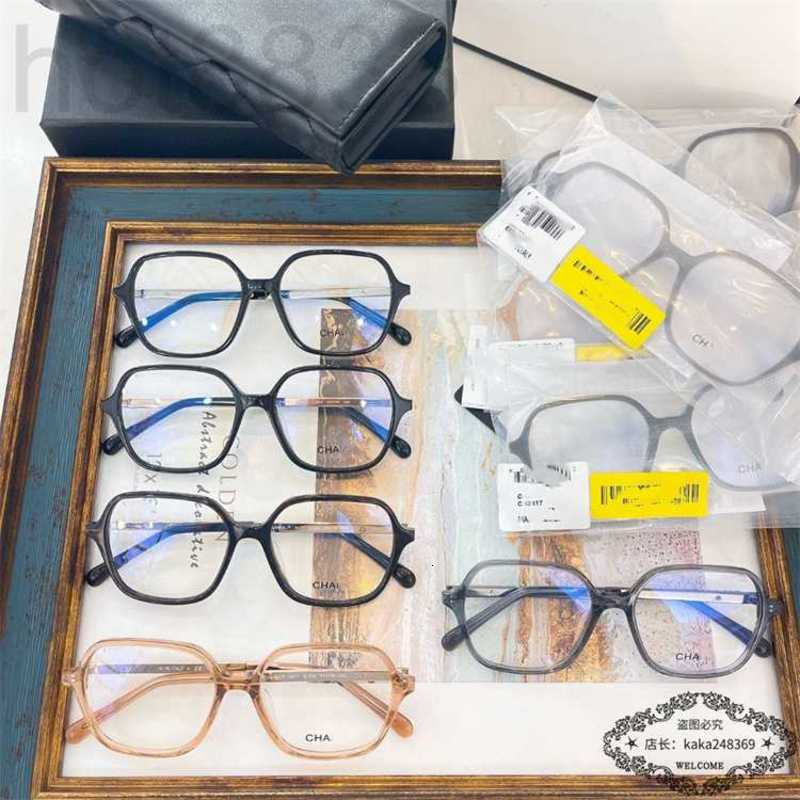 

Fashion Sunglasses Designer Eyeglass Frame Female Chic Plain Black Box Myopia Can Be Matched Different Degrees glasses GMV0