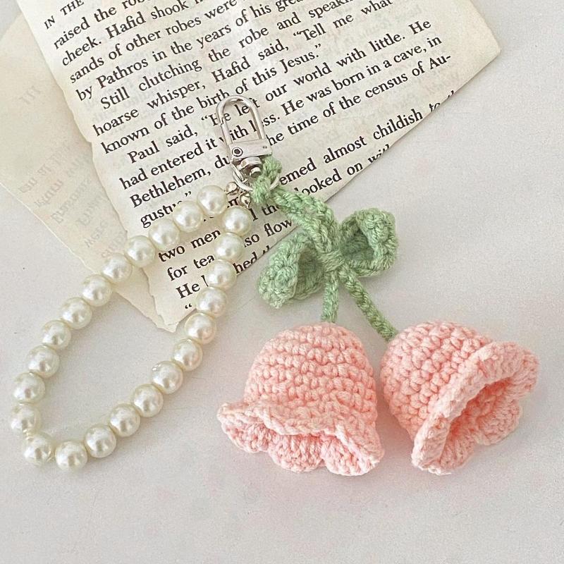 

Keychains High Quality Handmade Knitted Key Ring Creative Wool Crocheted Bolling Orchid Bell Chain Cute Pearl Bracelet Bag Pendant