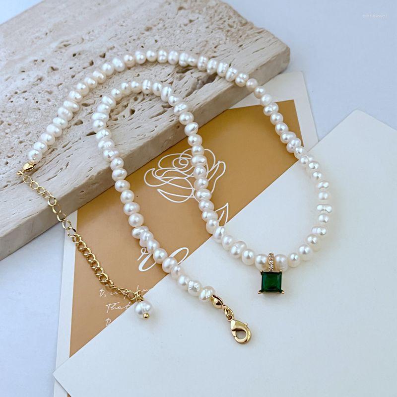 

Pendant Necklaces LANYA Light Luxury Fashion Gentle Celebrity Style Square Green With Zircon Inlaid Freshwater Pearl Necklace