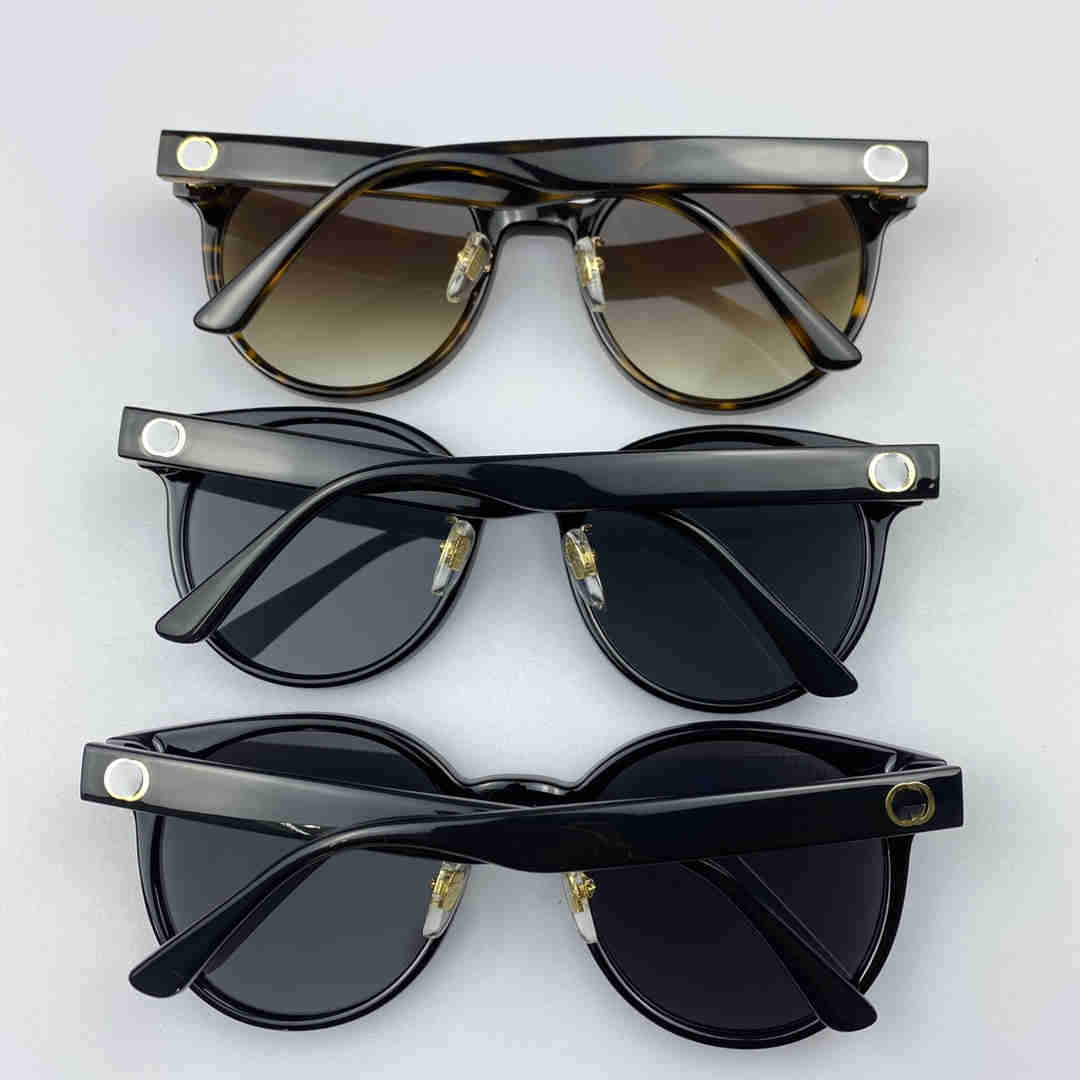 

Vintage Metal Sun Glasses with Polaroid Lens - Designer Eyewear for Men and Women