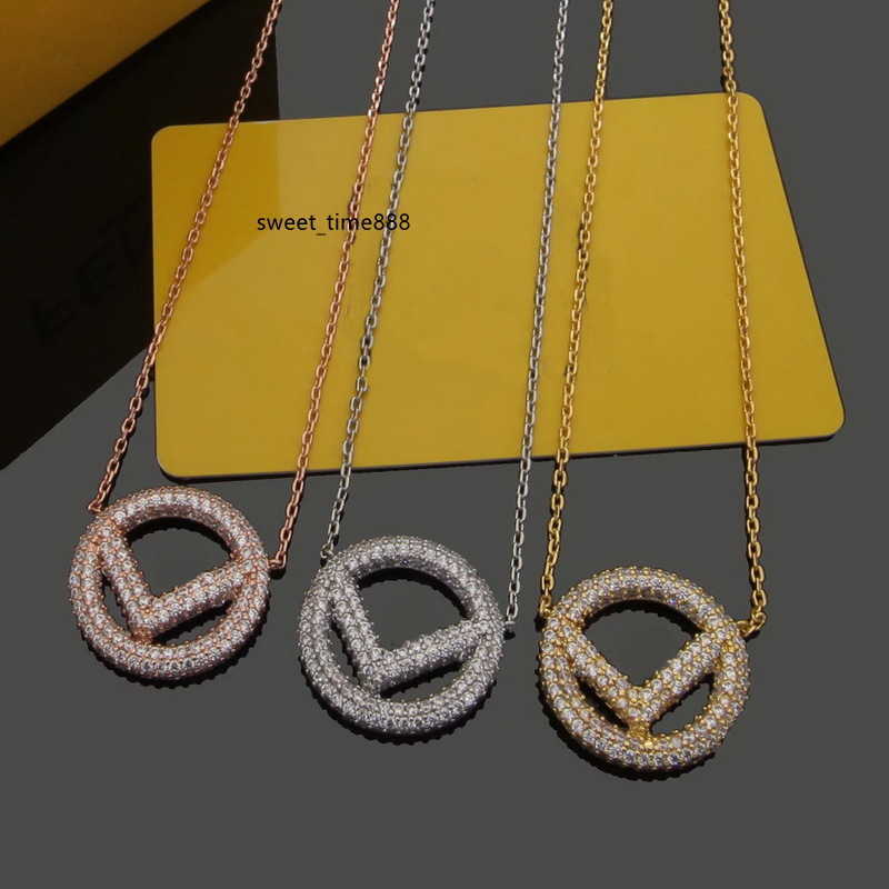

Europe America Designer Fashion Style Lady Women Gold/Silver/Rose Color Hardware Engraved F Letter Hollow Out Full Diamond Round Pendant Chain Necklace