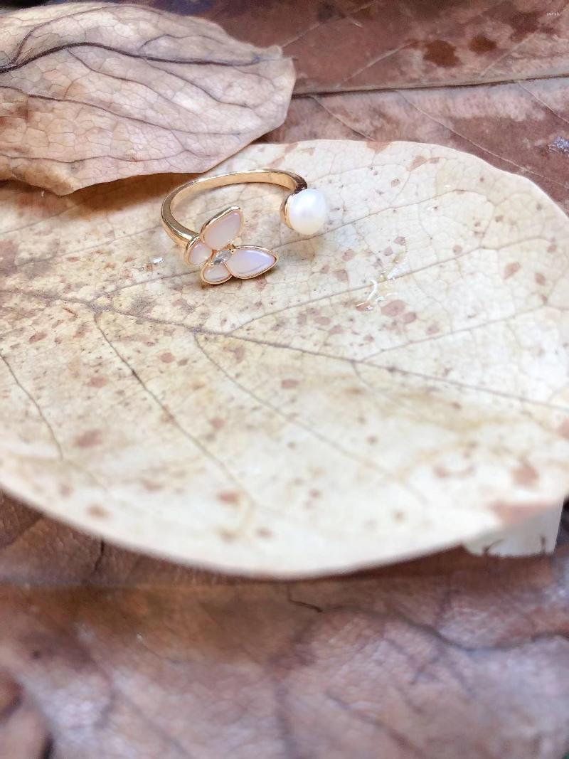

Cluster Rings Korean Copper Finger Ring Luxury Openging Dlicate Mother Shell Butterfly Natural White Pearl Elegant Female For Daliy Part