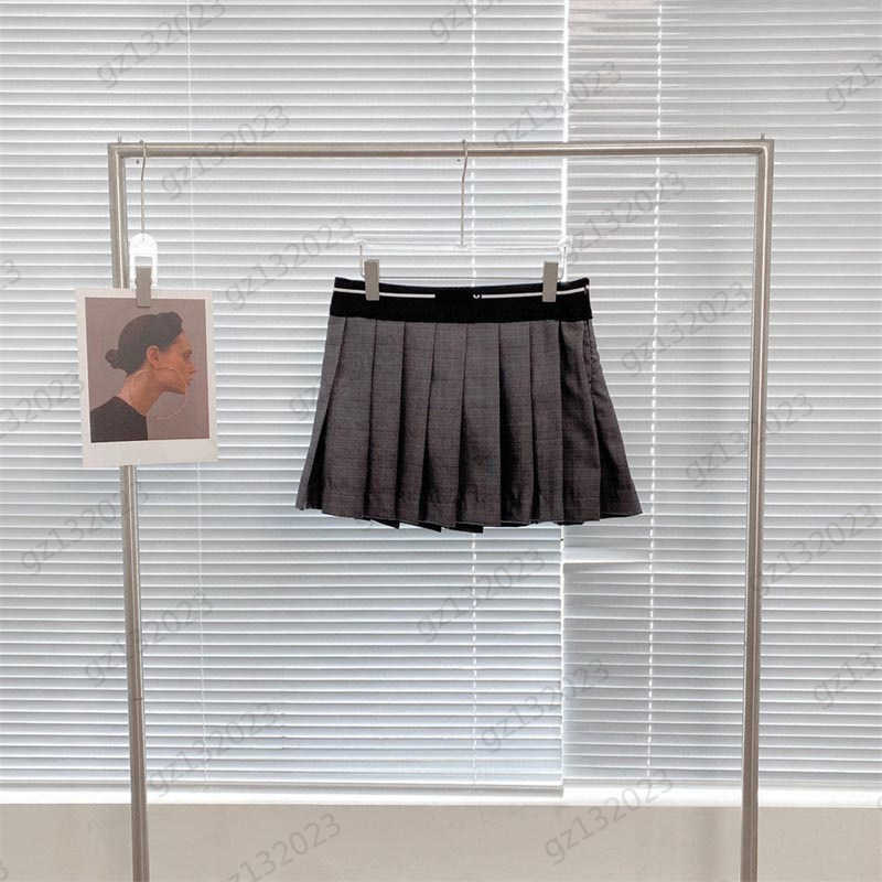 

Brand Skirts Patchwork Letter Webbing Design Elastic High Waist Casual Skirt Plaid Fabric Hemline Pleats Classic Joker Skirts Women Wear Designer
