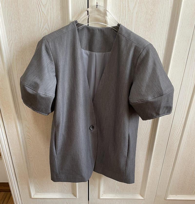 

Women' T Shirts The Short Sleeved Suit With A Small Skirt, Gray