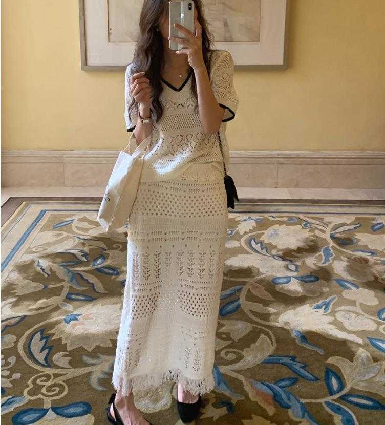 

Retro Temperament Contrast Color Dress V Neck Hollow Pattern Sweater With Short, White