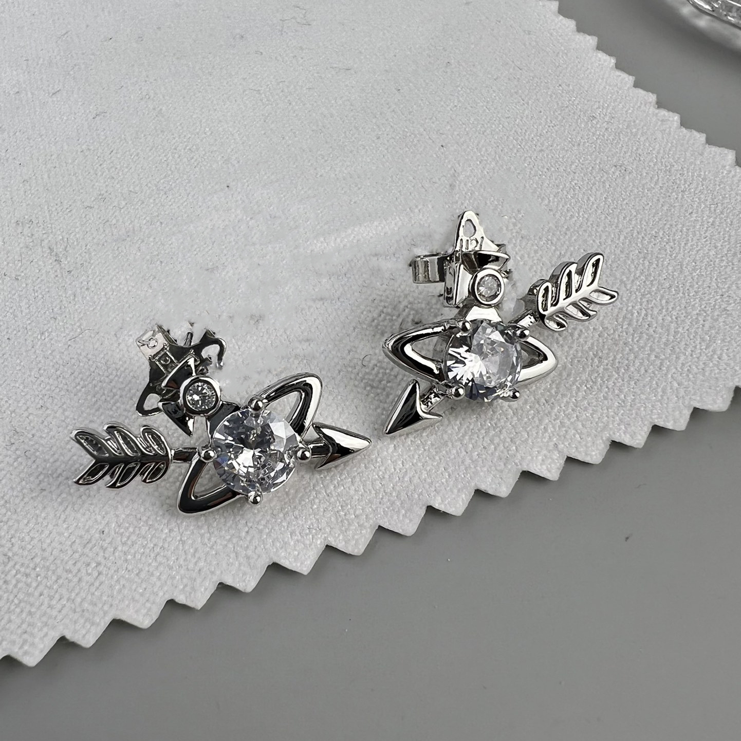 

Fashion Designer Brand Stud Earrings Luxury Planet Women Jewelry Saturn Earing Metal Pearl Earring cjeweler Woman orecchini 77rtil