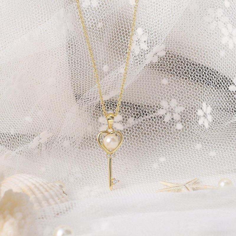 

Pendant Necklaces Necklace For Women Elegant Imitation Pearl Key Shaped Clavicle Chain 3 Color Wedding Gift Fashion Jewelry N156