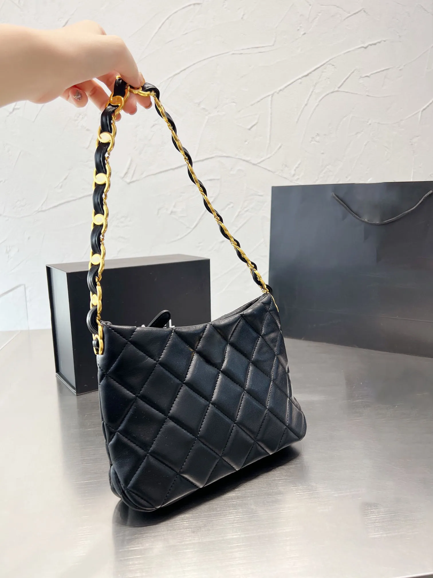 

22 Designer bag Chunky Chain Handbag Small Underarm bags Messenger Hobo Purse for Fashionable Women Cross-Body Shopping Multiple Colors 24CM, Black