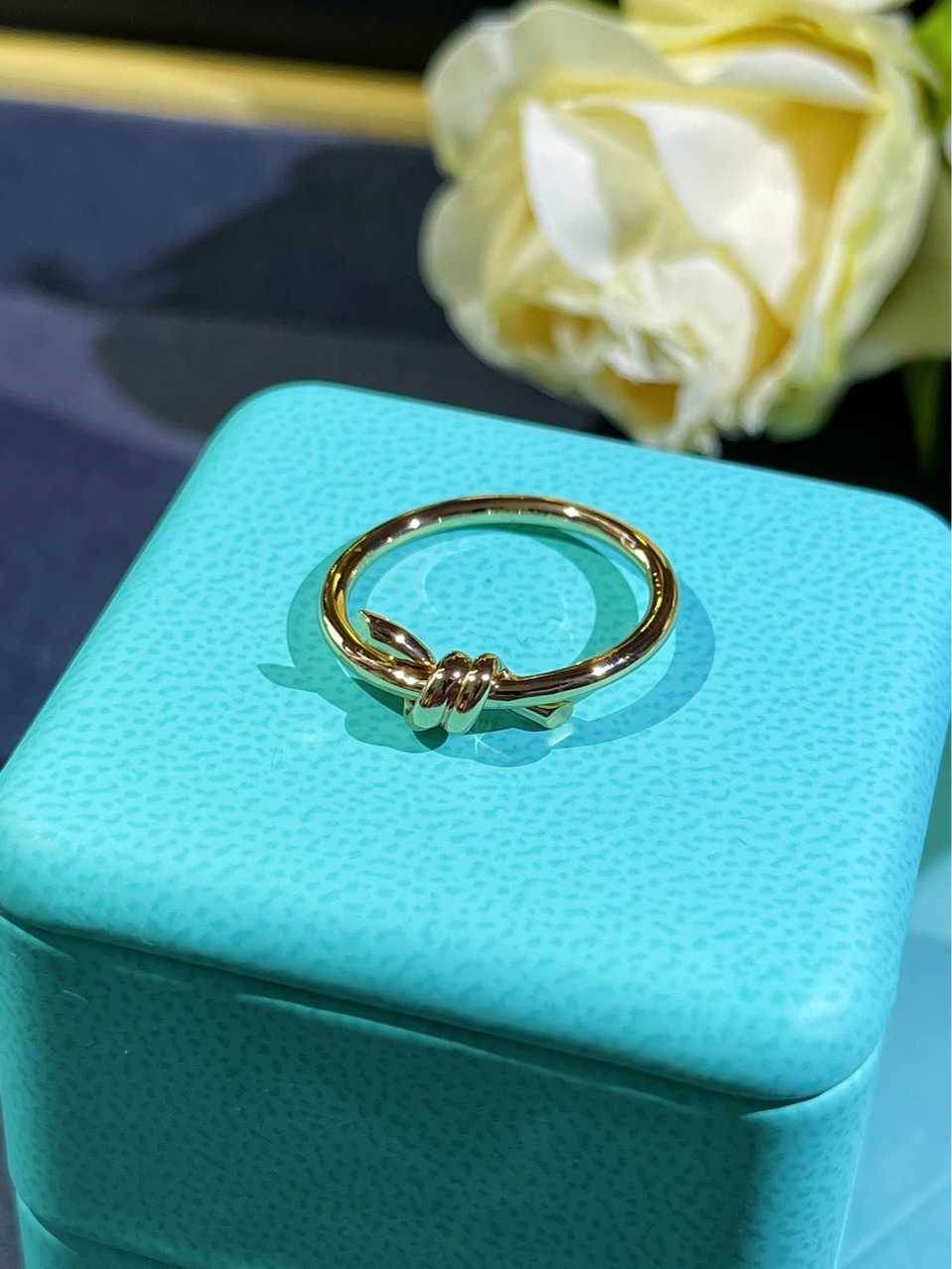 

high-quality High quality V Golden Valley Ailing's same Tiffay KNOT ring 18k rose gold with diamond knot coupleRC8Y