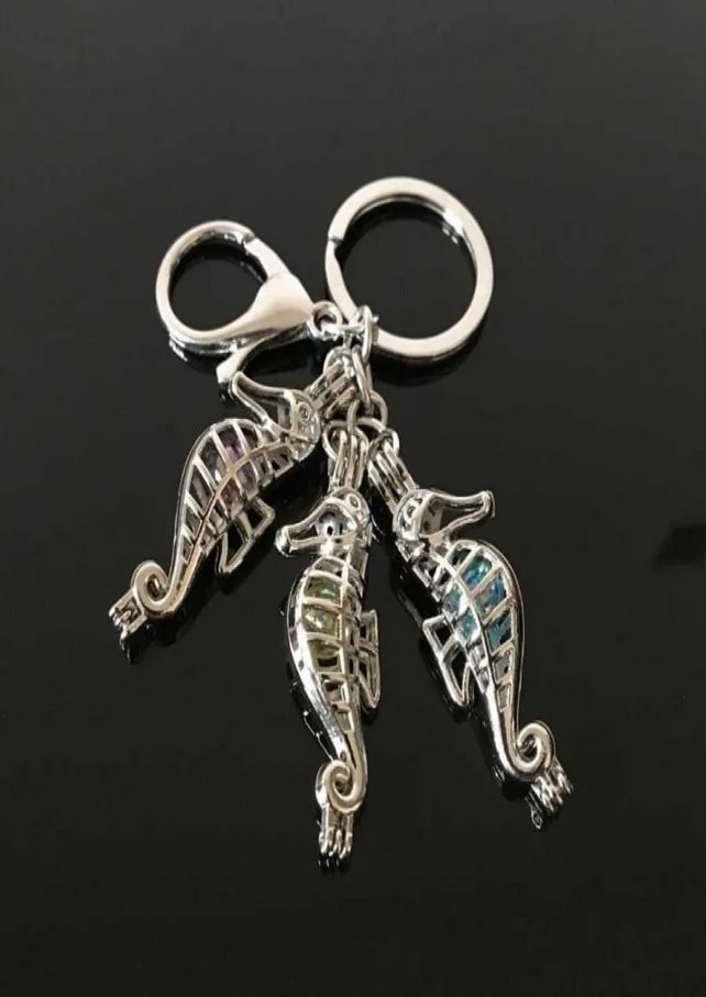 

Euramerican seahorse pearl cage key ring can open hollow