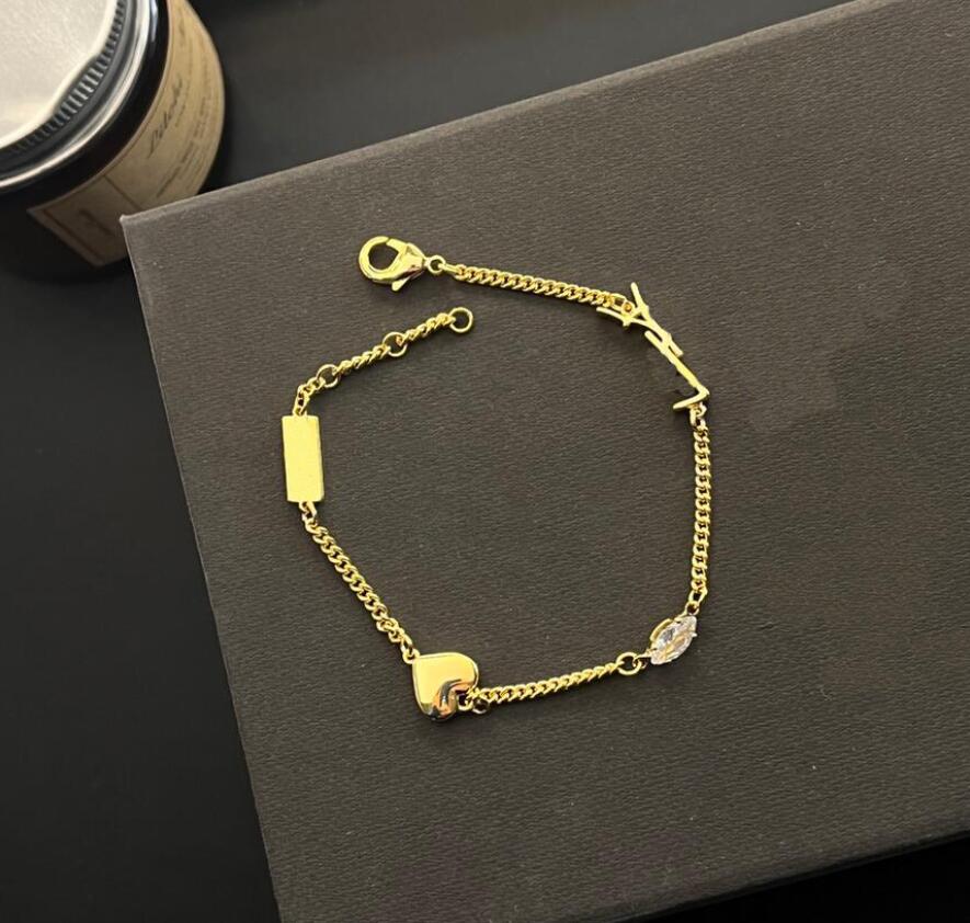 

Luxury Designer Elegant 18K Gold Plating Bracelet Fashion Women Brand Letter Pendant Heart Bracelets High Quality Steel Seal Wedding Jewelry Hand Chain Accessory