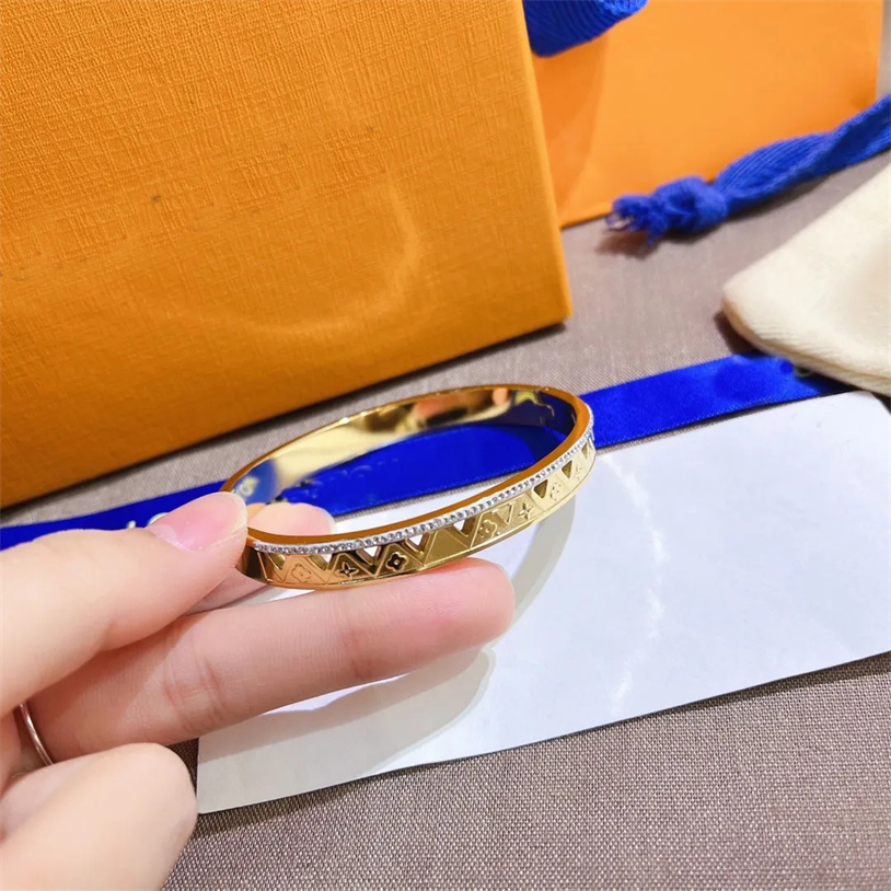 

Ladies Bracelet Gold Designer Letter Jewelry Women Leather 18K Gold Plated Stainless Steel