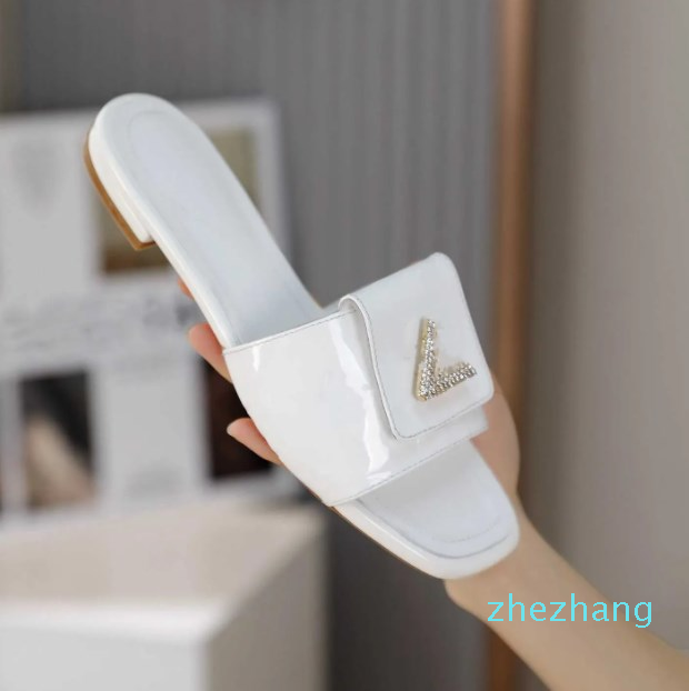 

Slippers 2023 Summer Men and Women Flat Shoes Thick Sole Leather Rubber Letter Logo Casual Slippers