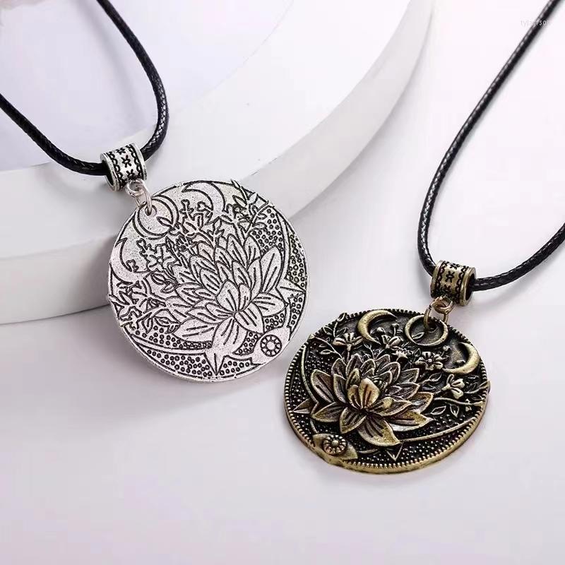 

Pendant Necklaces Classic Fashion Design Retro Nation Mandala Lotus Moon Necklace Women's Personality Exquisite Jewelry
