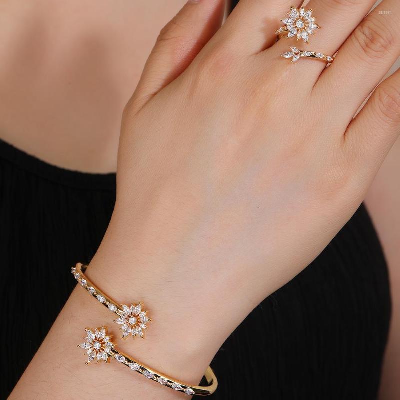 

Necklace Earrings Set Luxury Fashion Saudi Arabia Bracelet Ring Jewelry 2023 High-quality Flower Zircon Dubai Women's Wedding, Picture shown