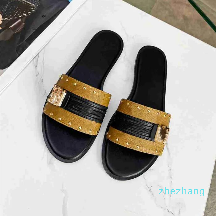 

Fashion Slippers 2023 Luxury Design Summer Men and Women Flat Shoes Thick Sole Leather Rubber Letter Logo Casual Cartoon Slippers