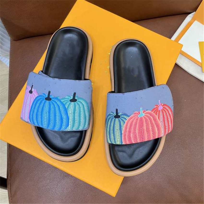 

Fashion Slippers 2023 Luxury Design Summer Men and Women Flat Shoes Thick Sole Leather Rubber Letter Logo Casual Cartoon Slippers Viuity 07-002
