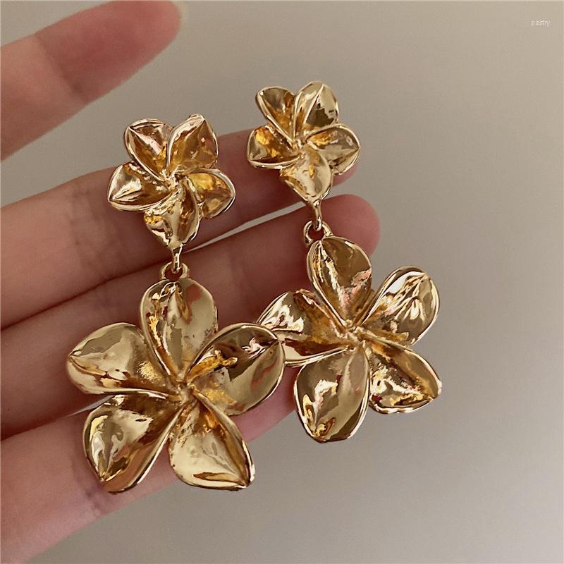 

Dangle Earrings European And American Fashion Girls Exaggerate Gold Color Flower Female Decorative Temperament Cool Earings