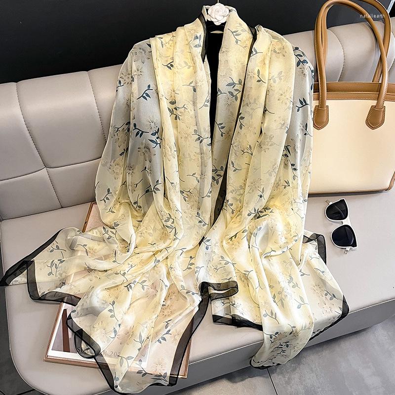 

Scarves Luxury White Scarf Sunscreen Beach Towel Long Shawl Women Spring Autumn Ladies Brand Neck Foulard