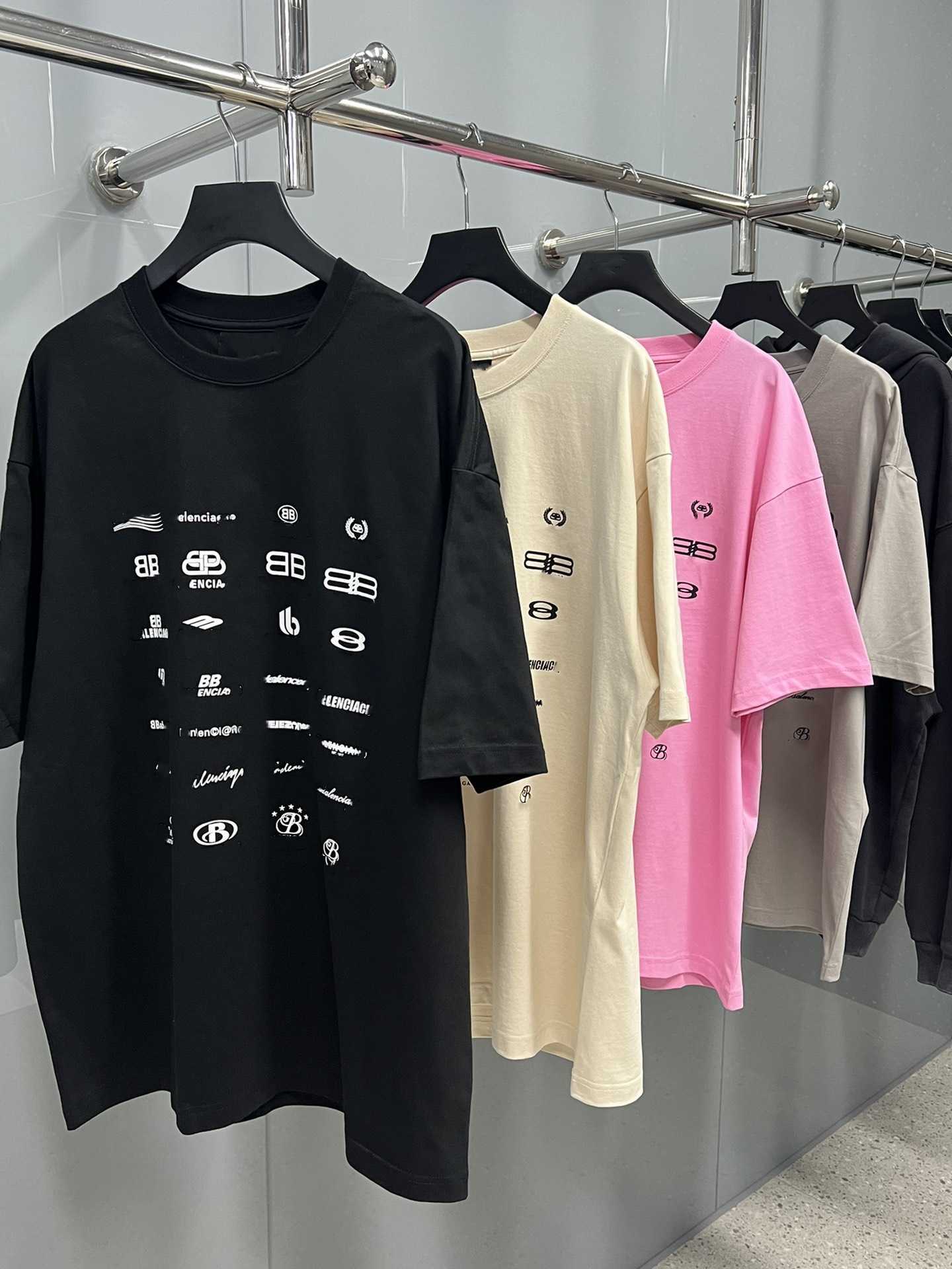 

Classic Collection Multi element Printing Men's and Women's Loose Fashion Brand OS Version T-shirt Short Sleeve, Black