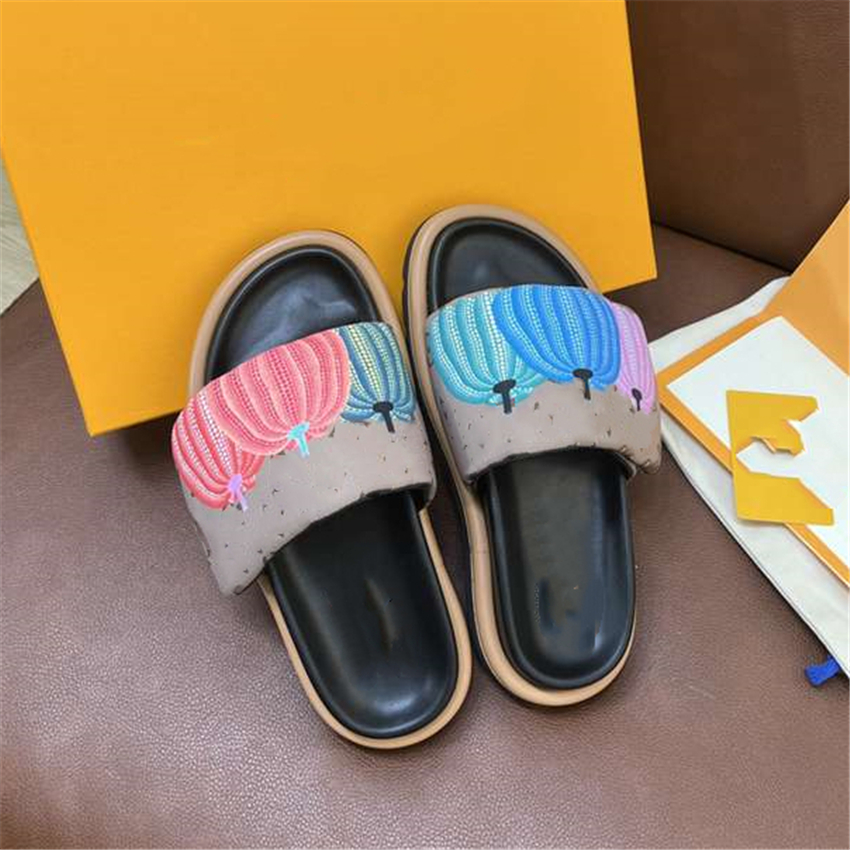 

Fashion Slippers 2023 Luxury Design Summer Men and Women Flat Shoes Thick Sole Leather Rubber Letter Logo Casual Cartoon Slippers Viuity 07-003