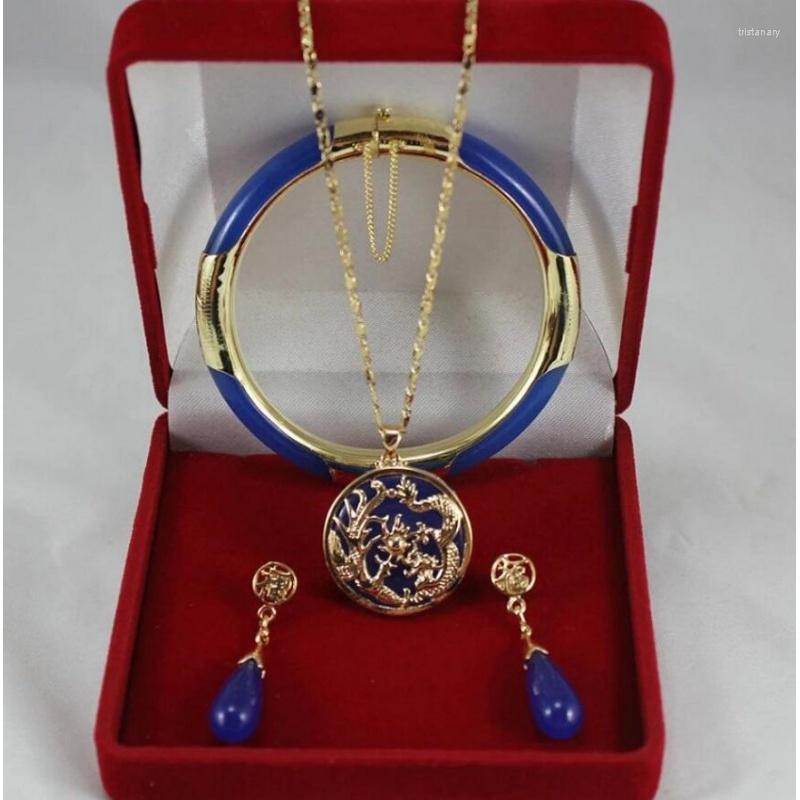 

Necklace Earrings Set Sell - The Lady's Jewelry Is Engaged., Picture shown