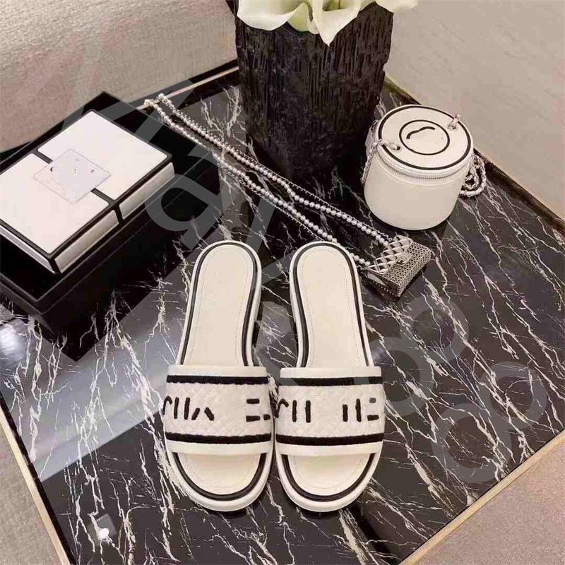

Summer Slippers Trend Style High Appearance Level Thick-Bottomed embroidery Flip-Flops Women Outside Wear Light Luxury High-Quality Beach Roman Chunky Heel