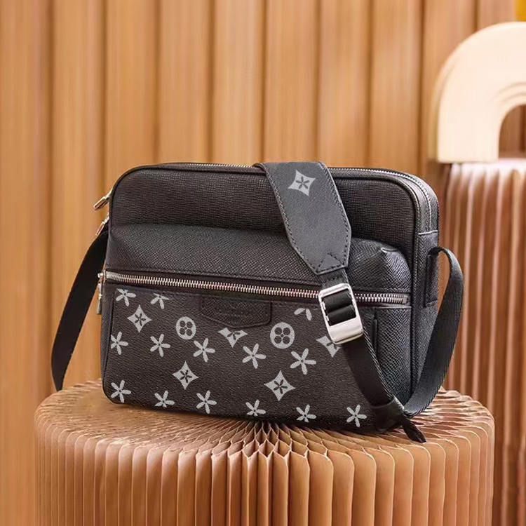 

Man trio outdoor sports Shoulder bag man M30830 M69443 Women hand bag crossbody Luxury tote Designer handbag Genuine leather Messenger purse wallet clutch Bags, White