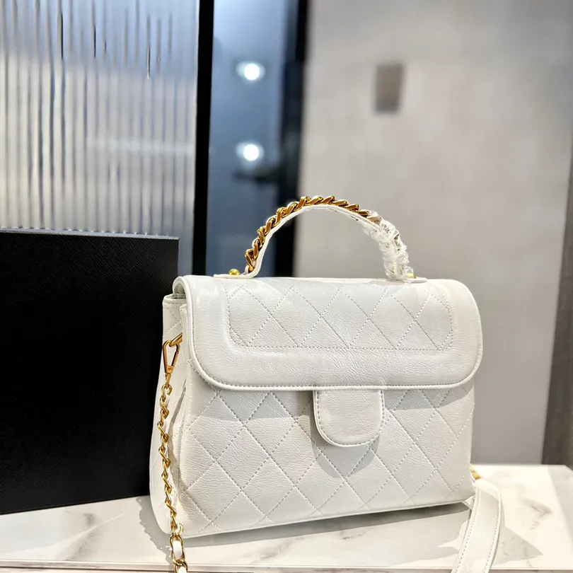 

2023 Designer Bag Oil Wax Leather Women Handbag Diamond Lattice Chain Crossbody Purse Gold Hardware letter chains shoulder bags, Black