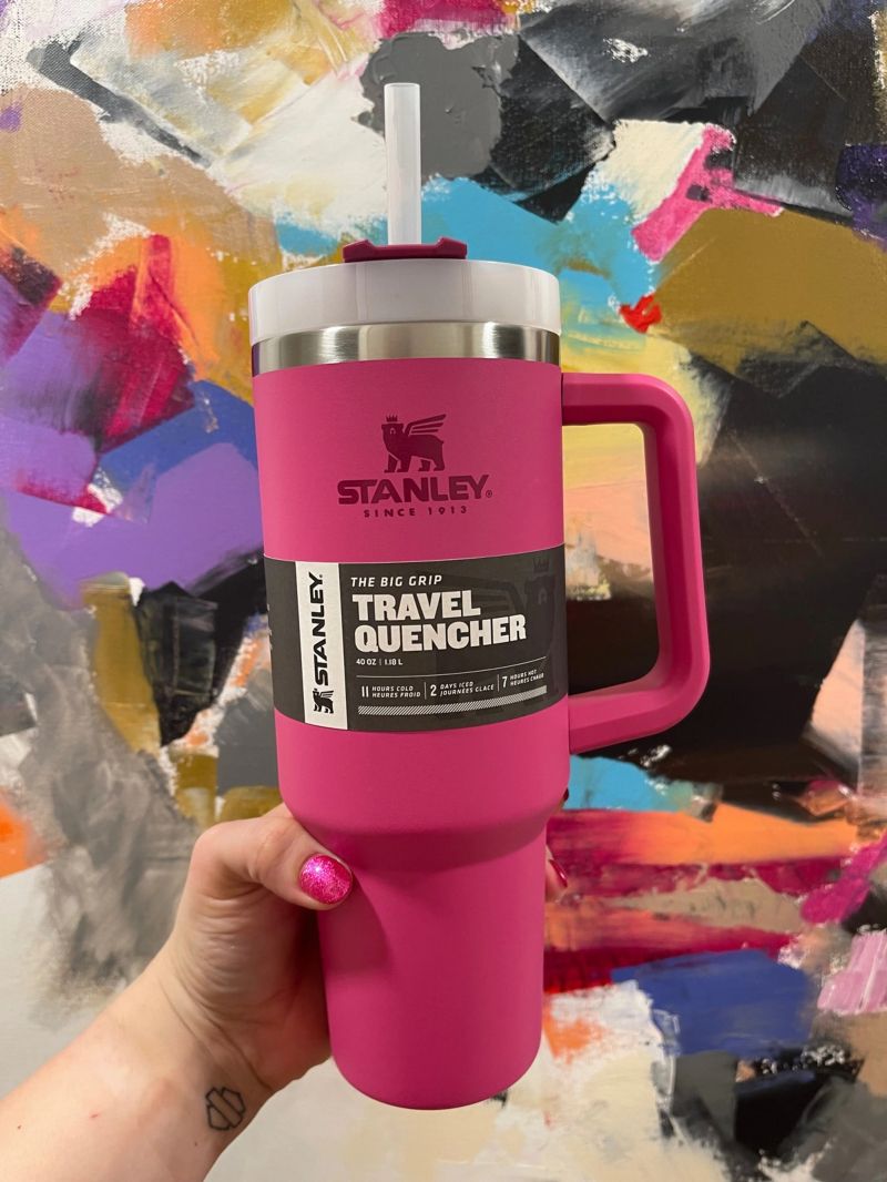 2023 populaire Prêt à expédier Stanley Mugs 40oz Adventure Quencher Tumbler avec logo Grande poignée de grille Tasse de voyage sous vide Restez g