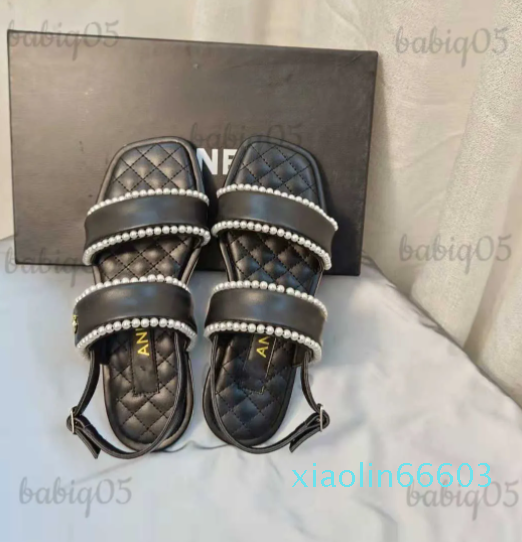 

Designer Sandals 2023 C Letter Summer Small Fragrance New High Edition Women's Flat Bottom Pearl Versatile Style Square Toes Simple T230413, Black