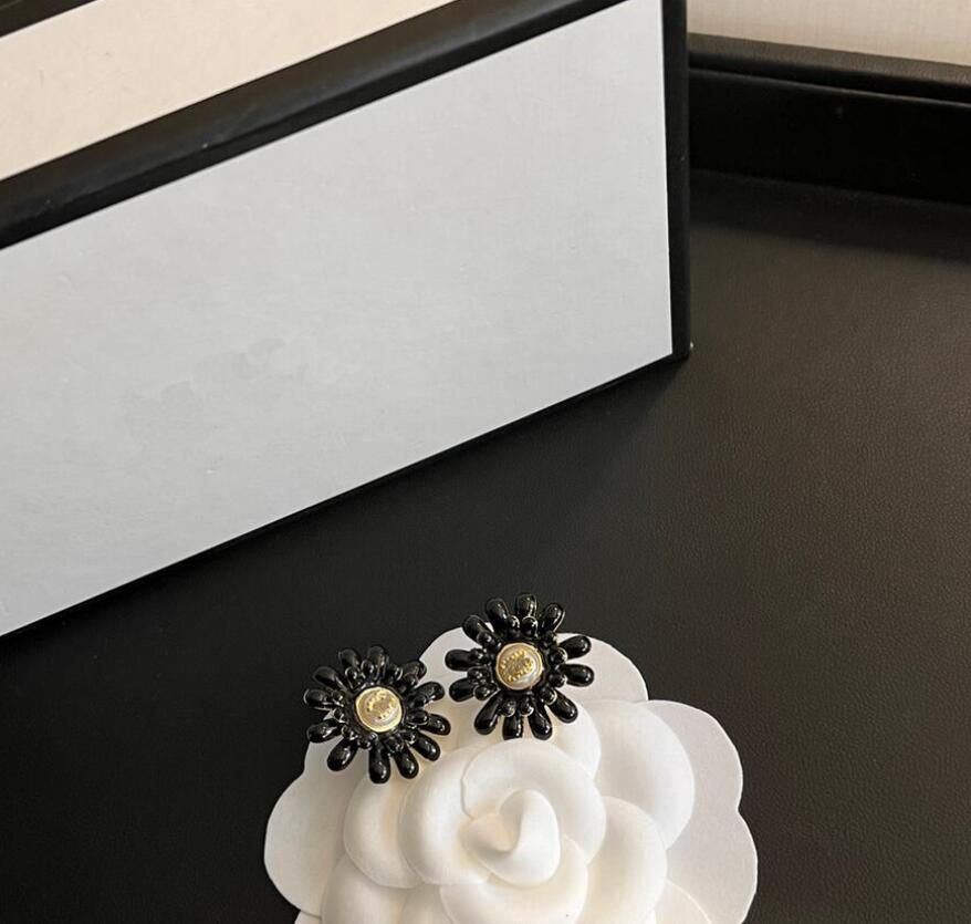 

Famous Brand Design Double Letter Earrings Women Girl Black Geometry Flower Earring Earring Eardrop Simple Top Quality Wedding Valentine Day Jewelry Accessories