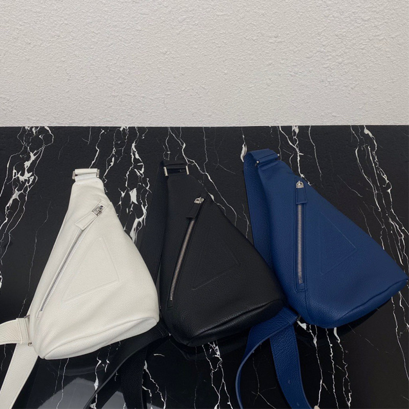 

Designer bag Mens simple shoulder bag 2vz098 Deerskin patterned Leather bag fashion portable bag Mens luxury wallet card bag, Black 1