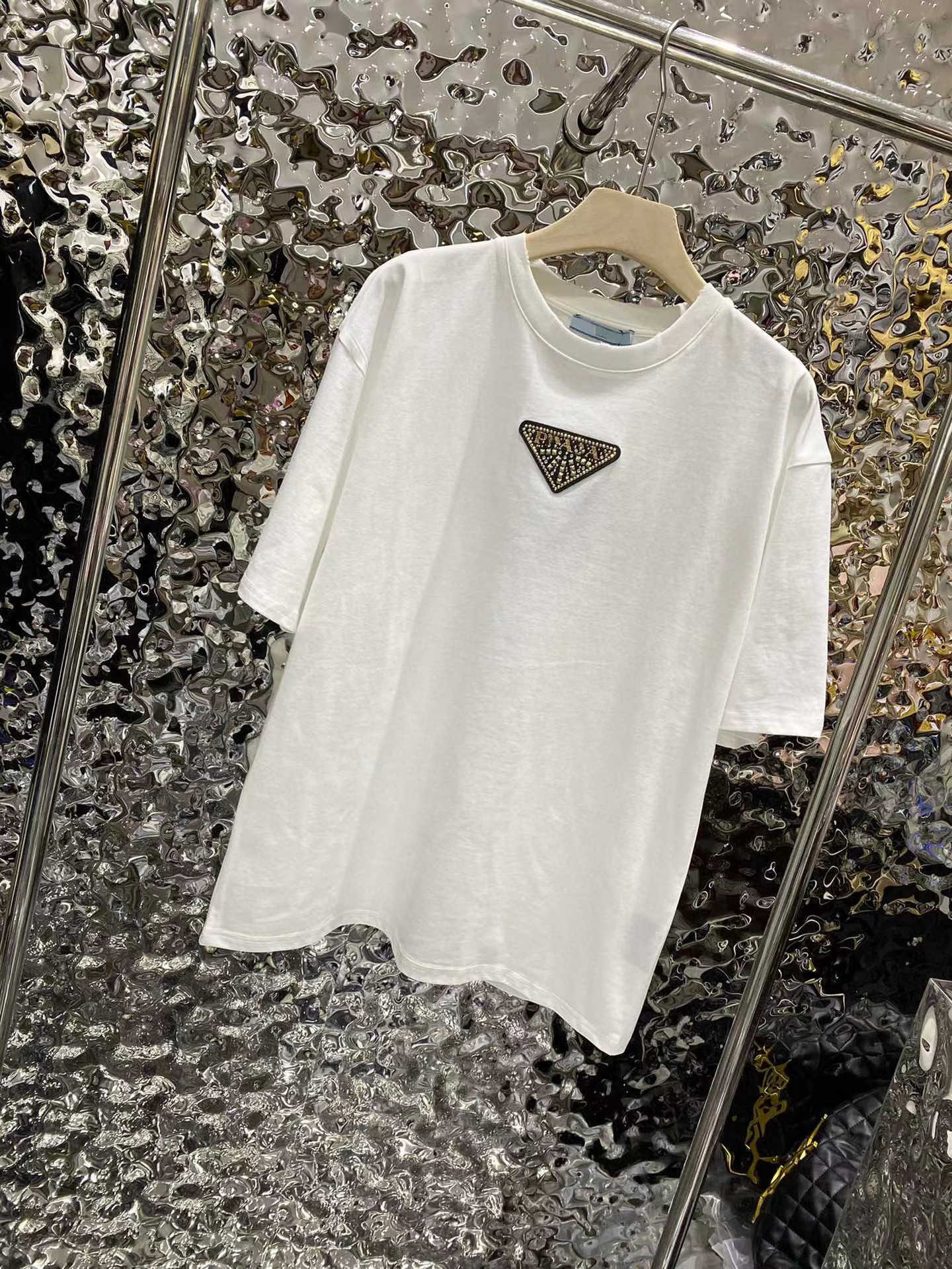 

2023 Early Spring New Product Heavy Industry Water Diamond Triangle Round Neck Versatile Short Sleeve T-shirt Overlay Top, White