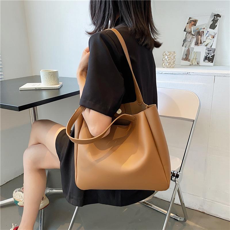 

Evening Bags Large Capacity Women Bucket Shoulder 2023 Retro Simple Fashion Handbags Pu Leather Casual Shopping And Travel Tote, Brown