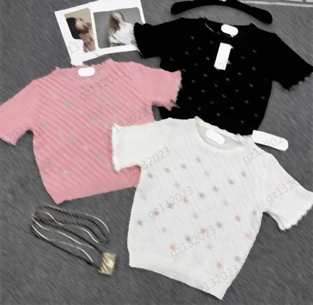 

Women T-shirts Colorful Letters Logo Embroidered Pearl Trim Neckline Brand Tee Classic Crewneck Flared Short Sleeve Design Luxurious Fashion Knitted Tops 1970