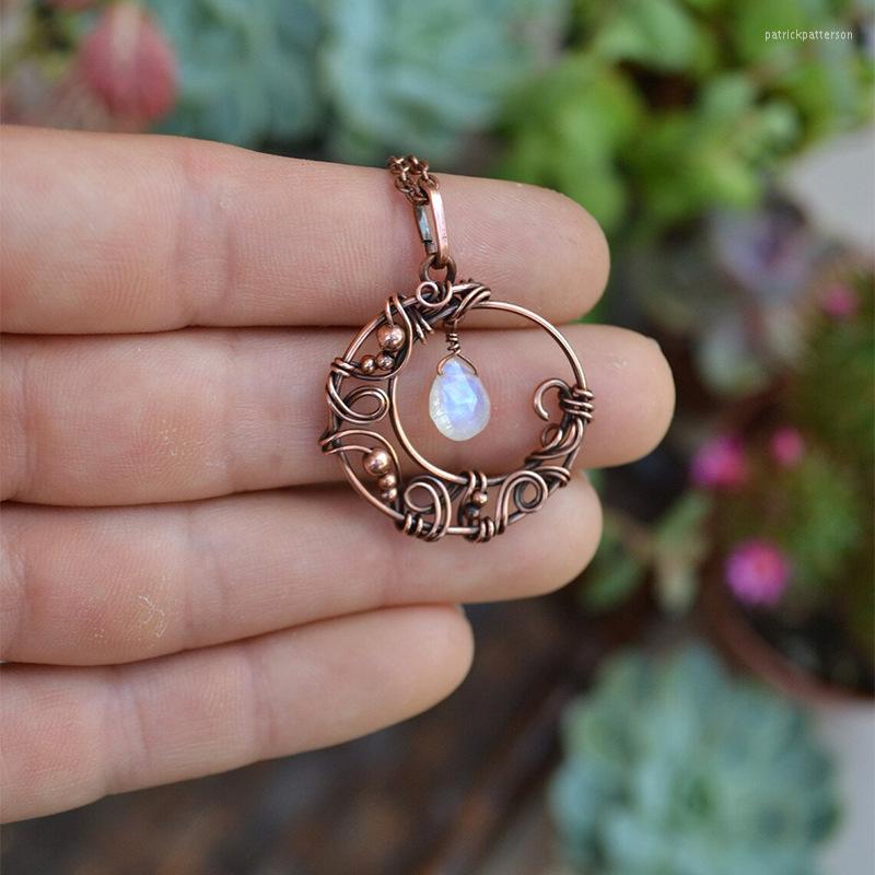 

Pendant Necklaces Retro Hollow Winding Red Copper Moon Necklace Small Water Drop Moonstone For Women Jewelry Wholesale