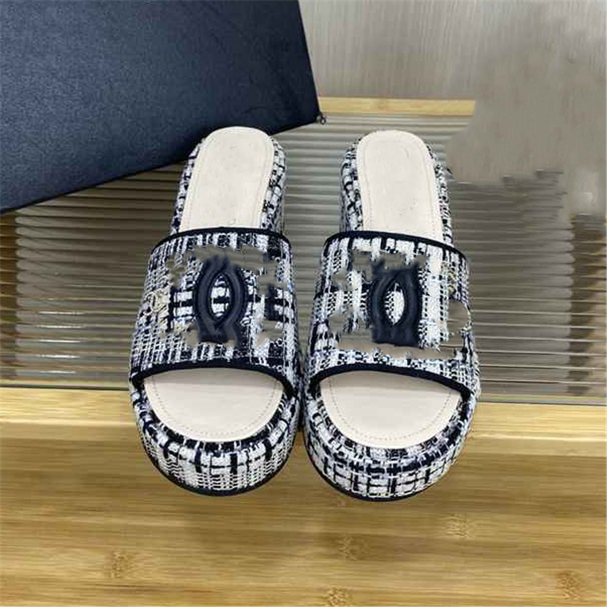 

Fashion Slippers 2023 Channel Luxury design summer flip-flops for men and women Thick soled leather rubber lettering logo casual cartoon flat beach slippers 06-09