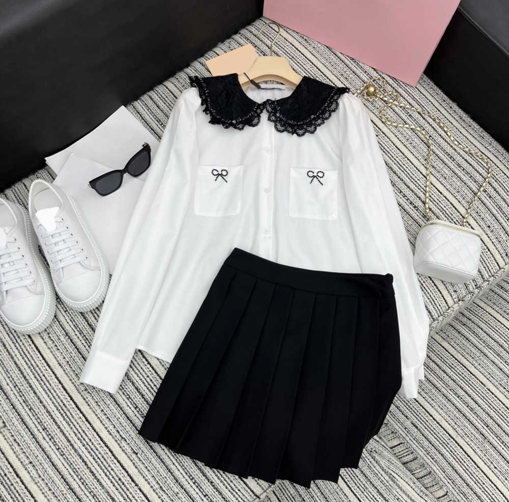 

Summer Two Piece Dress Beaded Bow Decorative Pocket Stitching Lace Edge Neckline White Shirt Match High-waisted Pleated Skirt Two Pieces Women 1970