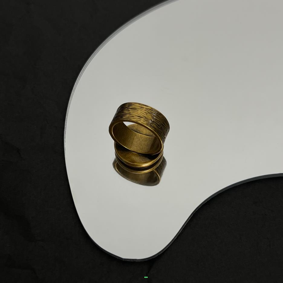 

With Side Stones Letter Ring Fragrant Home Exquisite and Generous