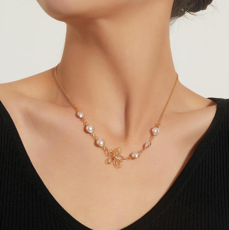 

Chains Fashion Simple Flower Necklace For Women Creative White Pearl Bead Chain Jewelry